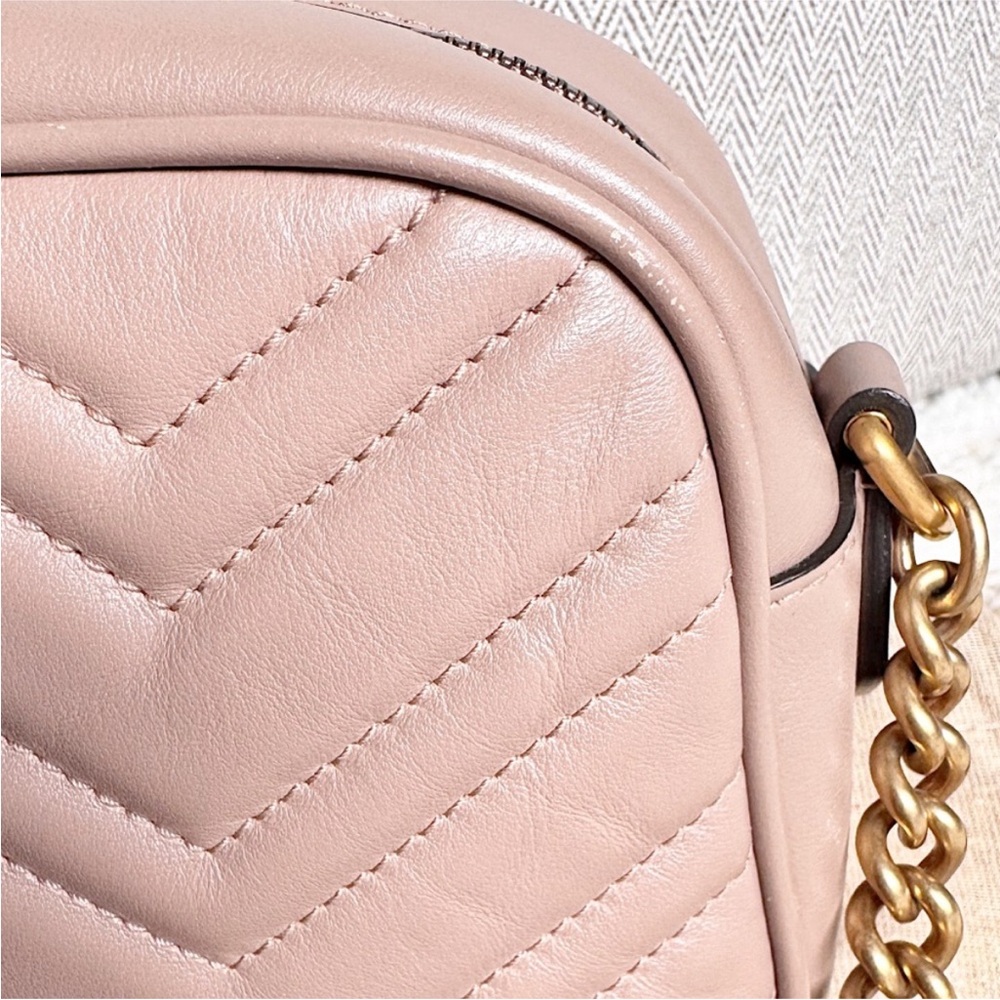 GUCCI MATELASSE LEATHER MARMONT GG CAMERA ZIP CROSSBODY BAG BEIGE PINK - Picture 13 of 16